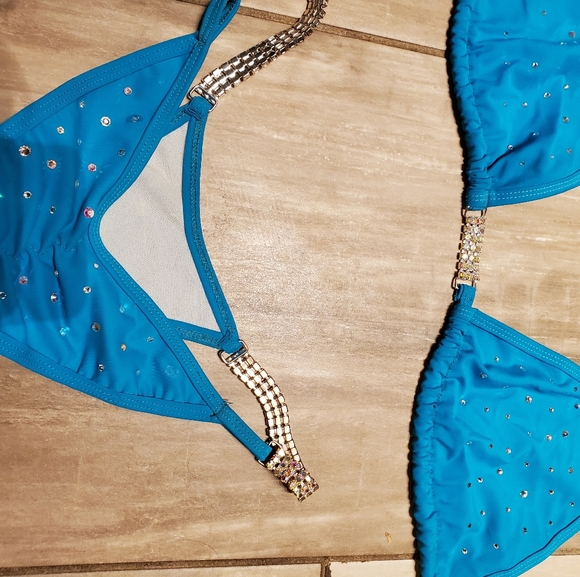 Competition bikini - Picture 3 of 3